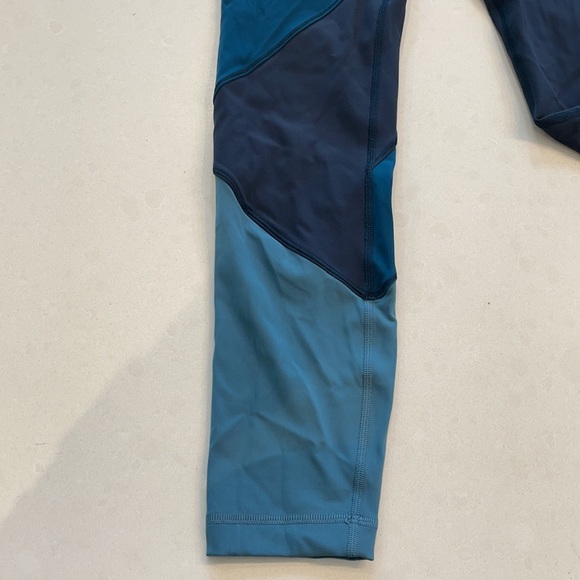 Lululemon legging - Picture 2 of 6